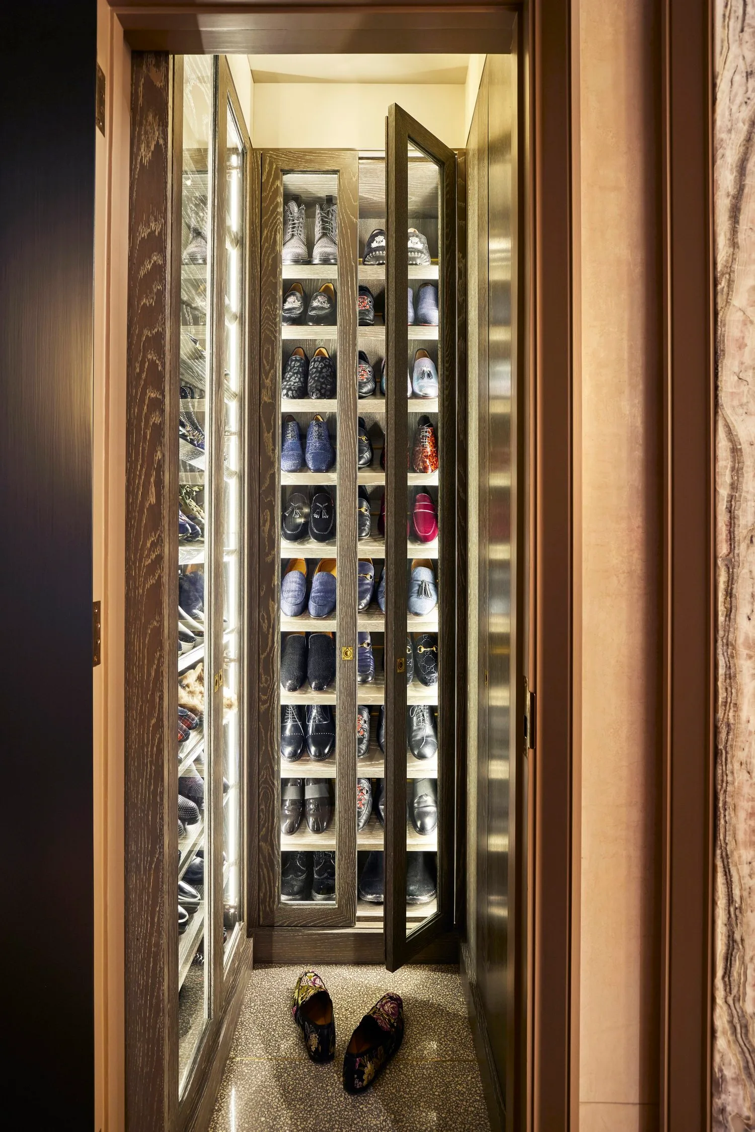 10a Shoe Closet
